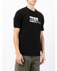 schwarzes und weißes bedrucktes T-Shirt mit einem Rundhalsausschnitt von Armani Exchange