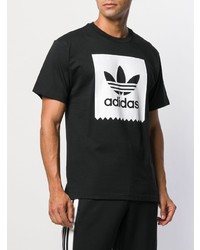 schwarzes und weißes bedrucktes T-Shirt mit einem Rundhalsausschnitt von adidas