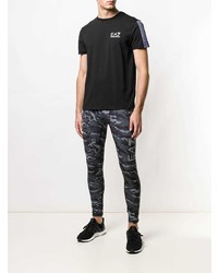 schwarzes und weißes bedrucktes T-Shirt mit einem Rundhalsausschnitt von Ea7 Emporio Armani