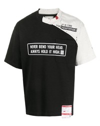 schwarzes und weißes bedrucktes T-Shirt mit einem Rundhalsausschnitt von Maison Mihara Yasuhiro