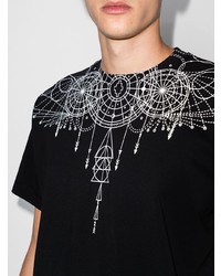 schwarzes und weißes bedrucktes T-Shirt mit einem Rundhalsausschnitt von Marcelo Burlon County of Milan