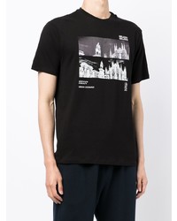 schwarzes und weißes bedrucktes T-Shirt mit einem Rundhalsausschnitt von Armani Exchange