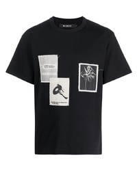 schwarzes und weißes bedrucktes T-Shirt mit einem Rundhalsausschnitt von Misbhv