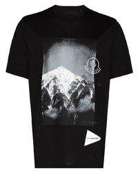 schwarzes und weißes bedrucktes T-Shirt mit einem Rundhalsausschnitt von Moncler Genius