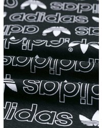 schwarzes und weißes bedrucktes T-Shirt mit einem Rundhalsausschnitt von adidas