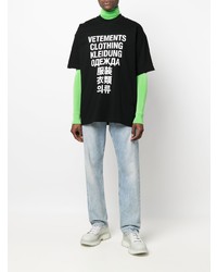 schwarzes und weißes bedrucktes T-Shirt mit einem Rundhalsausschnitt von Vetements