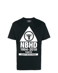 schwarzes und weißes bedrucktes T-Shirt mit einem Rundhalsausschnitt von Neighborhood