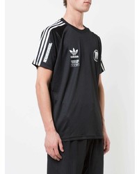 schwarzes und weißes bedrucktes T-Shirt mit einem Rundhalsausschnitt von adidas