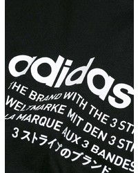 schwarzes und weißes bedrucktes T-Shirt mit einem Rundhalsausschnitt von adidas