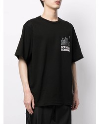 schwarzes und weißes bedrucktes T-Shirt mit einem Rundhalsausschnitt von Juun.J