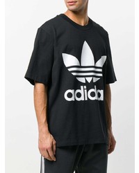 schwarzes und weißes bedrucktes T-Shirt mit einem Rundhalsausschnitt von adidas