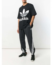 schwarzes und weißes bedrucktes T-Shirt mit einem Rundhalsausschnitt von adidas