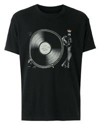 schwarzes und weißes bedrucktes T-Shirt mit einem Rundhalsausschnitt von OSKLEN