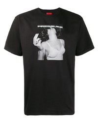 schwarzes und weißes bedrucktes T-Shirt mit einem Rundhalsausschnitt von Pressure
