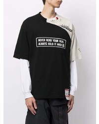 schwarzes und weißes bedrucktes T-Shirt mit einem Rundhalsausschnitt von Maison Mihara Yasuhiro