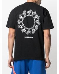 schwarzes und weißes bedrucktes T-Shirt mit einem Rundhalsausschnitt von DOMREBEL