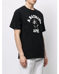 schwarzes und weißes bedrucktes T-Shirt mit einem Rundhalsausschnitt von A Bathing Ape