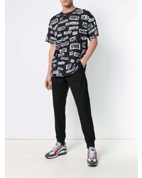 schwarzes und weißes bedrucktes T-Shirt mit einem Rundhalsausschnitt von Moschino