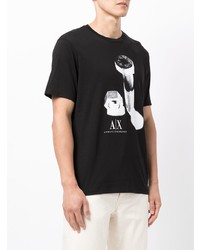 schwarzes und weißes bedrucktes T-Shirt mit einem Rundhalsausschnitt von Armani Exchange