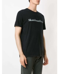 schwarzes und weißes bedrucktes T-Shirt mit einem Rundhalsausschnitt von OSKLEN