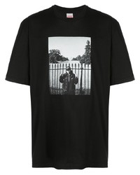 schwarzes und weißes bedrucktes T-Shirt mit einem Rundhalsausschnitt von Supreme