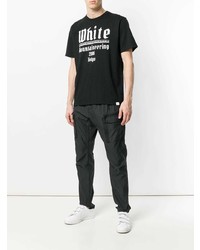 schwarzes und weißes bedrucktes T-Shirt mit einem Rundhalsausschnitt von White Mountaineering