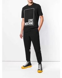 schwarzes und weißes bedrucktes T-Shirt mit einem Rundhalsausschnitt von Love Moschino