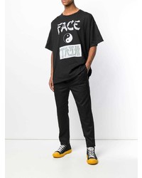 schwarzes und weißes bedrucktes T-Shirt mit einem Rundhalsausschnitt von Facetasm