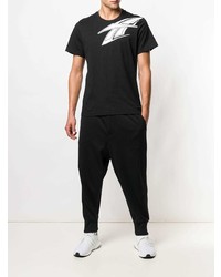 schwarzes und weißes bedrucktes T-Shirt mit einem Rundhalsausschnitt von Reebok