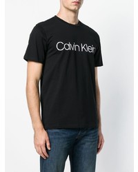 schwarzes und weißes bedrucktes T-Shirt mit einem Rundhalsausschnitt von Calvin Klein