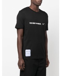 schwarzes und weißes bedrucktes T-Shirt mit einem Rundhalsausschnitt von McQ