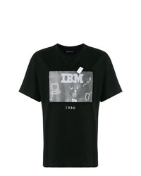 schwarzes und weißes bedrucktes T-Shirt mit einem Rundhalsausschnitt von Throwback.
