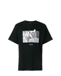 schwarzes und weißes bedrucktes T-Shirt mit einem Rundhalsausschnitt von Throwback.