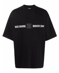 schwarzes und weißes bedrucktes T-Shirt mit einem Rundhalsausschnitt von We11done
