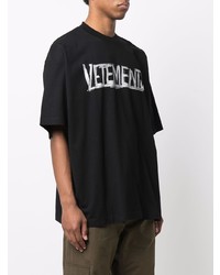 schwarzes und weißes bedrucktes T-Shirt mit einem Rundhalsausschnitt von Vetements