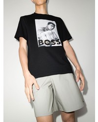 schwarzes und weißes bedrucktes T-Shirt mit einem Rundhalsausschnitt von BOSS