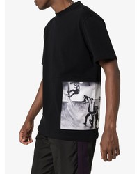 schwarzes und weißes bedrucktes T-Shirt mit einem Rundhalsausschnitt von Tony Hawk Signature Line