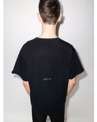 schwarzes und weißes bedrucktes T-Shirt mit einem Rundhalsausschnitt von Yohji Yamamoto