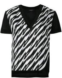 schwarzes und weißes bedrucktes T-Shirt mit einem V-Ausschnitt