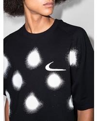 schwarzes und weißes gepunktetes T-Shirt mit einem Rundhalsausschnitt von Nike