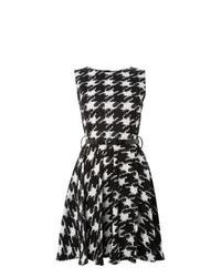 schwarzes und weißes Kleid mit Hahnentritt-Muster