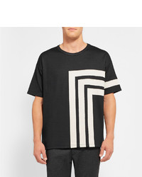 schwarzes und weißes T-Shirt mit einem Rundhalsausschnitt mit geometrischem Muster von Alexander McQueen