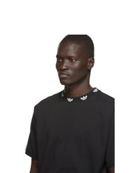 schwarzes und weißes T-Shirt mit einem Rundhalsausschnitt von adidas Originals