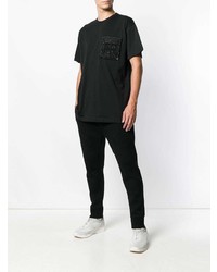 schwarzes verziertes T-Shirt mit einem Rundhalsausschnitt von Ih Nom Uh Nit