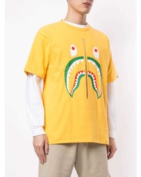 senf bedrucktes T-Shirt mit einem Rundhalsausschnitt von A Bathing Ape