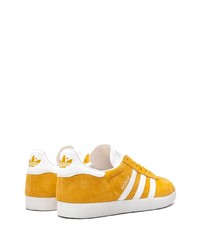 senf Wildleder niedrige Sneakers von adidas