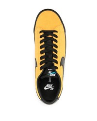 senf Wildleder niedrige Sneakers von Nike