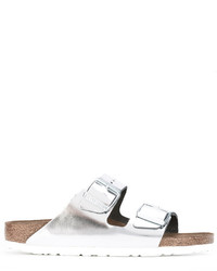 silberne flache Sandalen aus Leder von Birkenstock