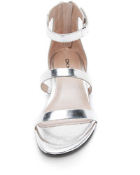 silberne flache Sandalen aus Leder von DKNY