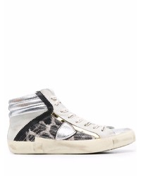 silberne hohe Sneakers aus Wildleder mit Leopardenmuster